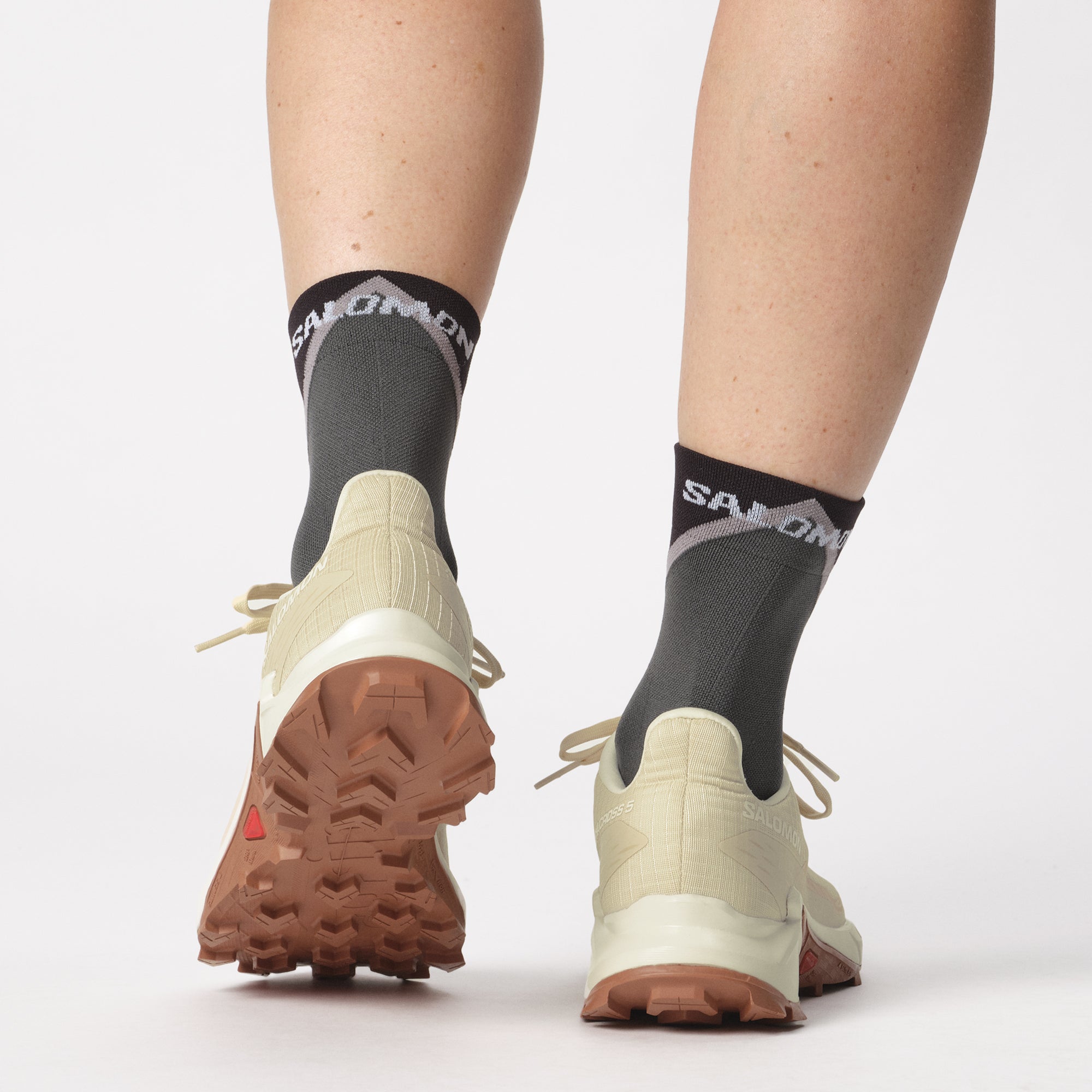 Salomon Sports ALPHACROSS 5 trail running footwear with rugged design and supportive features, shown in a side view.