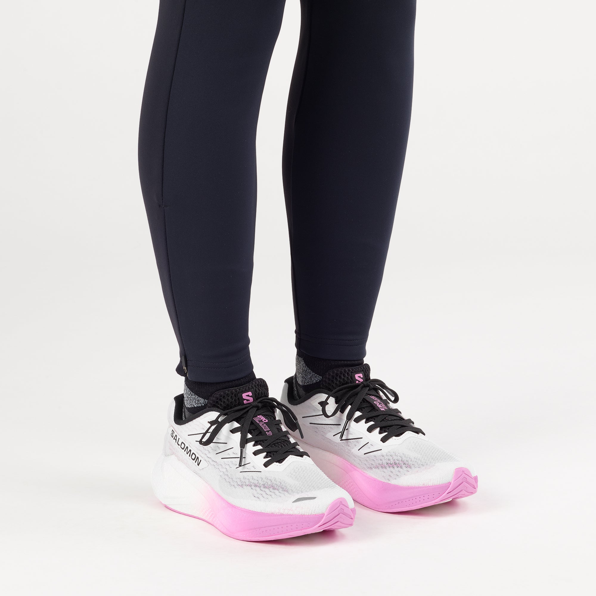 White/Black/Cyclamen