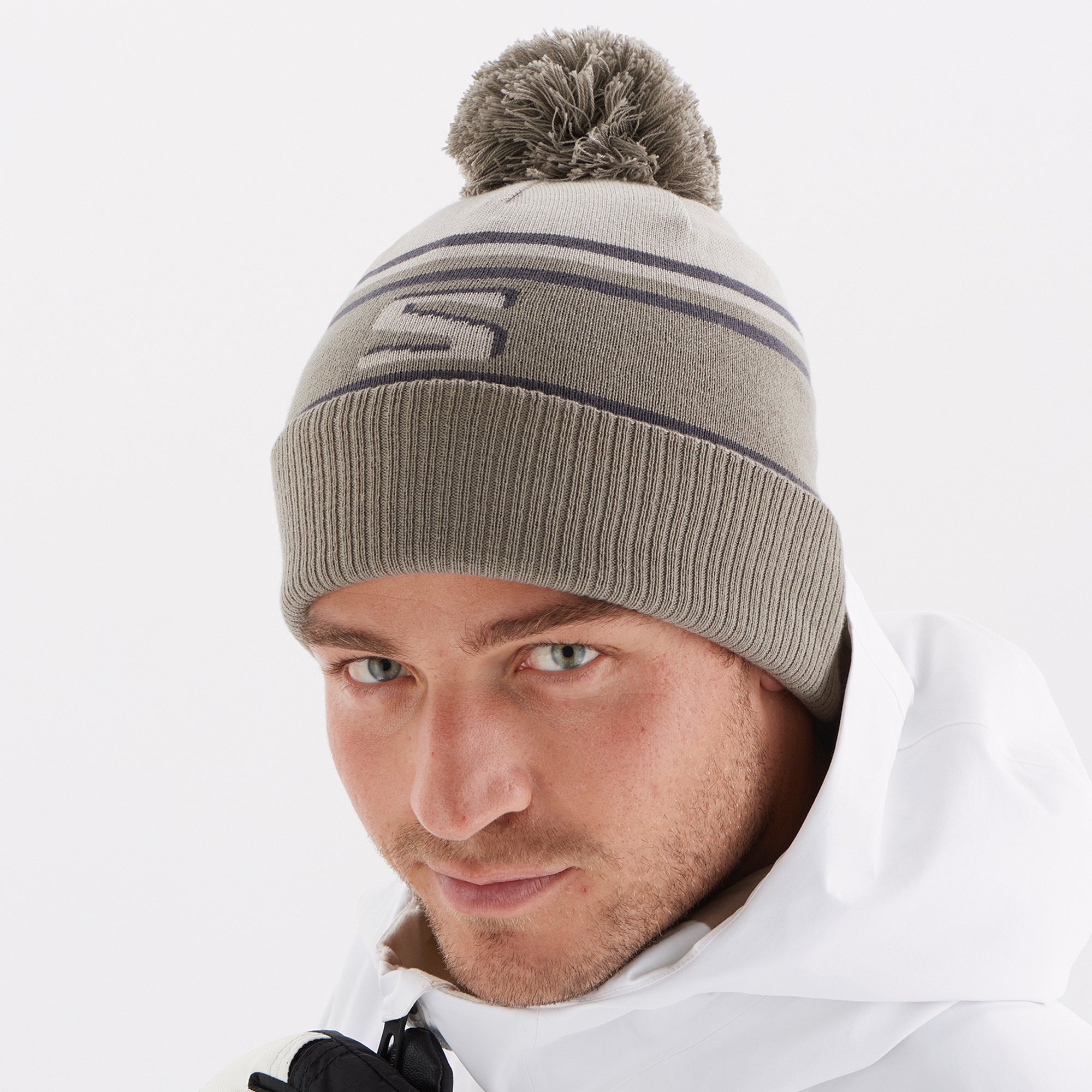Salomon Sports HERITAGE accessories featuring stylish design and high-quality materials, displayed on a neutral background.