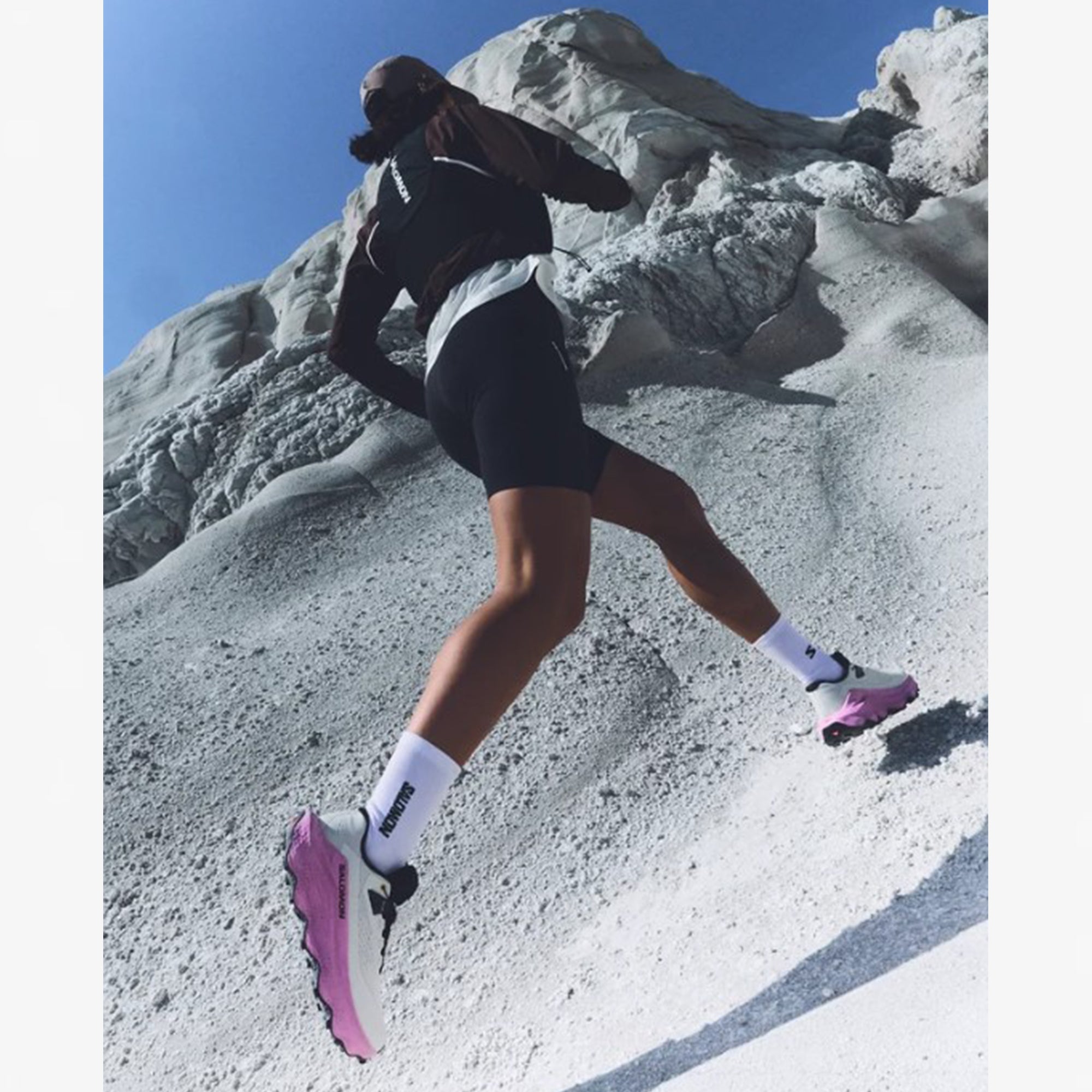 Almond Milk/Cyclamen/Black